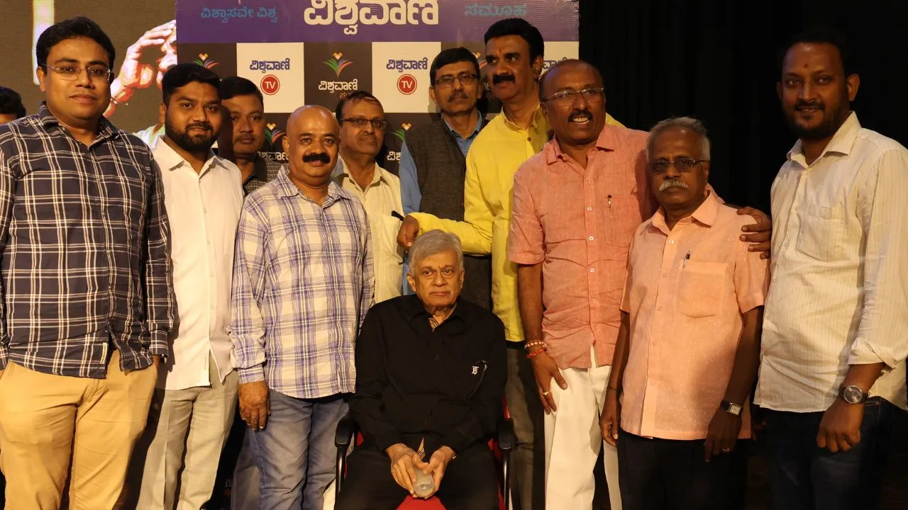 Special Photo Gallery: ವಿಶ್ವವಾಣಿ ಪುಸ್ತಕ ಬಿಡುಗಡೆ ಸಮಾರಂಭ; ಅನಂತನಾಗ್ ಜತೆ ಅಭಿಮಾನಿಗಳು! - Image 4
