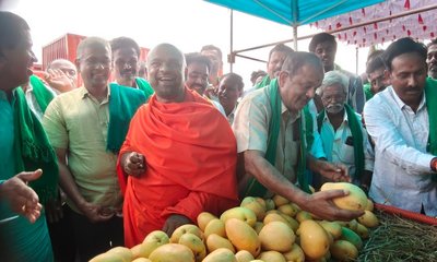 ರೈತರ ಸಂಕಷ್ಟಗಳಿಗೆ ಆದಿಚುಂಚನಗಿರಿ ಮಹಾಸಂಸ್ಥಾನಮಠ ಸದಾ ಜೊತೆಗಿರುತ್ತದೆ