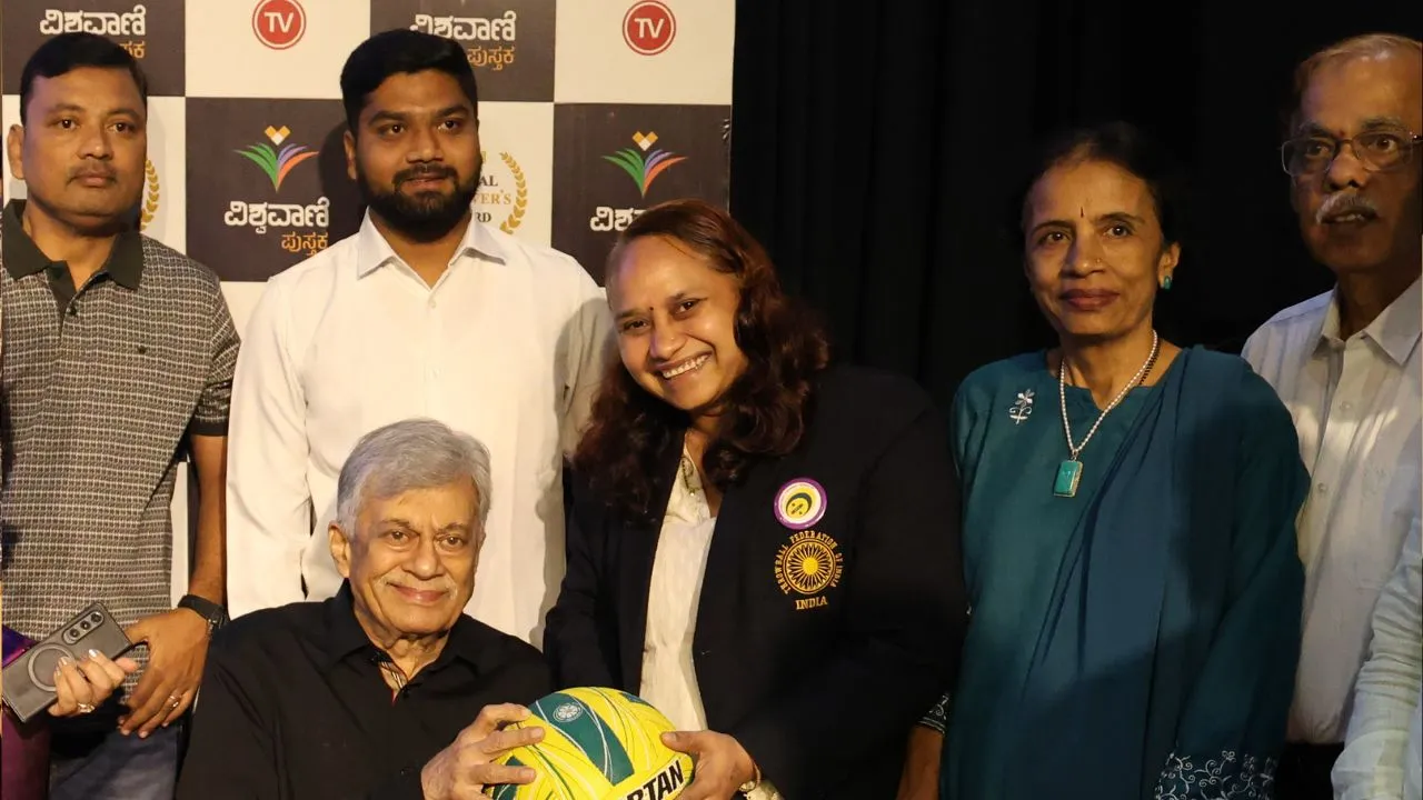Special Photo Gallery: ವಿಶ್ವವಾಣಿ ಪುಸ್ತಕ ಬಿಡುಗಡೆ ಸಮಾರಂಭ; ಅನಂತನಾಗ್ ಜತೆ ಅಭಿಮಾನಿಗಳು! - Image 5