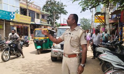 ಫುಟ್ಪಾತ್ ಒತ್ತುವರಿ ತೆರವುಗೊಳಿಸಿ; ಇಲ್ಲದಿದ್ದರೆ ಕಠಿಣ ಕಾನೂನು ಕ್ರಮ