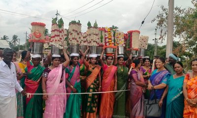ಗ್ರಾಮ ದೇವತೆಗಳಿಗೆ ದೀಪಾರಾಧನೆ: ಮುತ್ತುರಾಯನಹಳ್ಳಿಯಲ್ಲಿ ಭಕ್ತಿಸಾಗರ