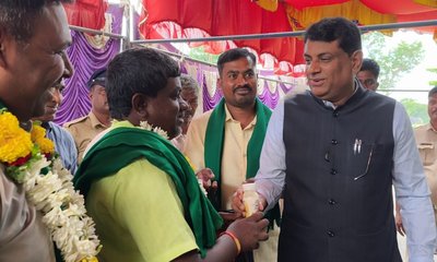ಹಾಲು ಕುಡಿಸುವ ಮೂಲಕ ಉಪವಾಸ ಸತ್ಯಾಗ್ರಹ ವಾಪಸ್ಸು ಮಾಡುವಲ್ಲಿ ಸಫಲ