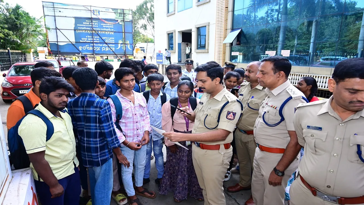 Chikkaballapur News: 'ಬೇಡ ಬ್ರೋ–ರೈಸ್ ಕರ್ನಾಟಕ' ಜಾಗೃತಿ ಜಾಥಾ: ವ್ಯಸನಮುಕ್ತ ಸಮಾಜ ನಿರ್ಮಾಣಕ್ಕೆ ಪೊಲೀಸ್ ಇಲಾಖೆಯ ಕರೆ
