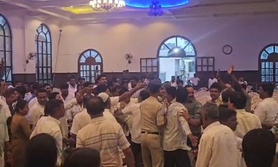 ಎಐಸಿಸಿ ವೀಕ್ಷಕರ ಎದುರೇ ಕಾಂಗ್ರೆಸ್ ಕಿತ್ತಾಟ ಬಹಿರಂಗ