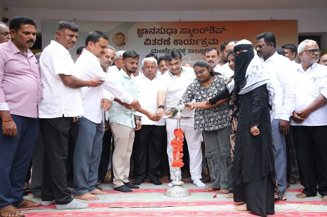 ಸಮಸ್ಯೆಗಳನ್ನು ಅವಕಾಶಗಳಾಗಿ ಪರಿವರ್ತಿಸಿ ಸಮಾಜಕ್ಕೆ ಪರಿಹಾರ ನೀಡುವ ಮನೋಭಾವ ಬೆಳೆಸಿಕೊಳ್ಳಿ: ಸಂಸದ ಡಾ.ಕೆ.ಸುಧಾಕರ್ ಕರೆ