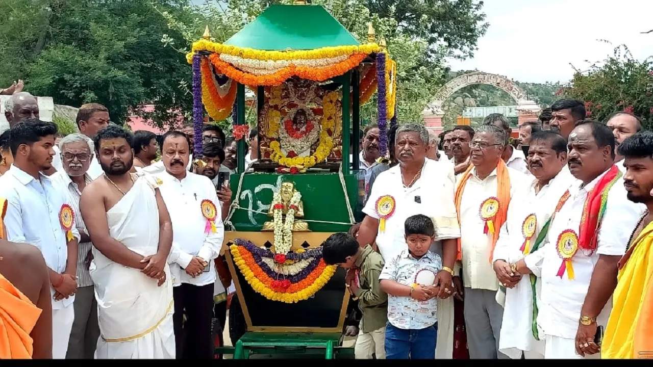 Chikkaballapur News: ಸಹಸ್ರಾರು ಭಕ್ತರ ಸಮ್ಮುಖದಲ್ಲಿ ಶ್ರೀ ವೀರ ಬ್ರಹ್ಮೇಂದ್ರಸ್ವಾಮಿಗಳ ರಥೋತ್ಸವ; ವೇದಘೋಷ, ಹೋಮ-ಹವನ, ಅಭಿಷೇಕಗಳಿಂದ ಕಂಗೊಳಿಸಿದ ಪುಣ್ಯಕ್ಷೇತ್ರ