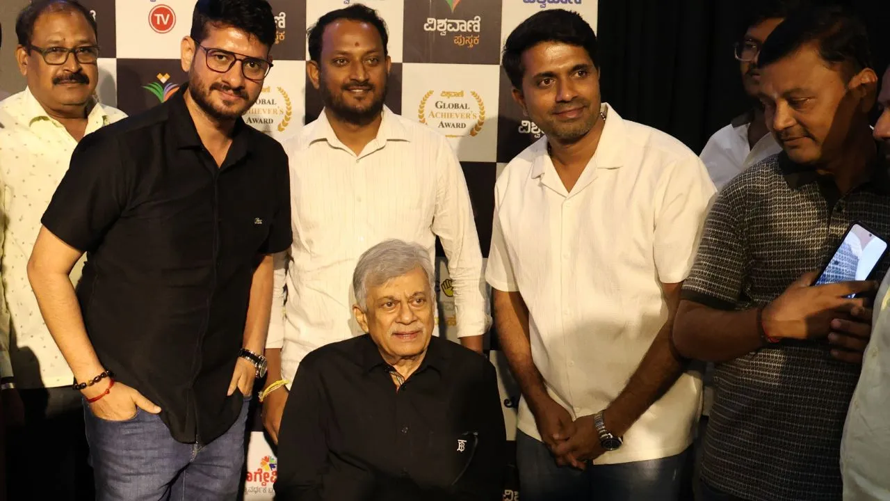 Special Photo Gallery: ವಿಶ್ವವಾಣಿ ಪುಸ್ತಕ ಬಿಡುಗಡೆ ಸಮಾರಂಭ; ಅನಂತನಾಗ್ ಜತೆ ಅಭಿಮಾನಿಗಳು! - Image 7