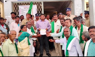 ಪ್ರತಿ ಎಕರೆಗೆ 60 ಸಾವಿರ ರೂಪಾಯಿ ಬರ ಪರಿಹಾರ ನೀಡಿ: ರೈತ ಸಂಘ ಆಗ್ರಹ