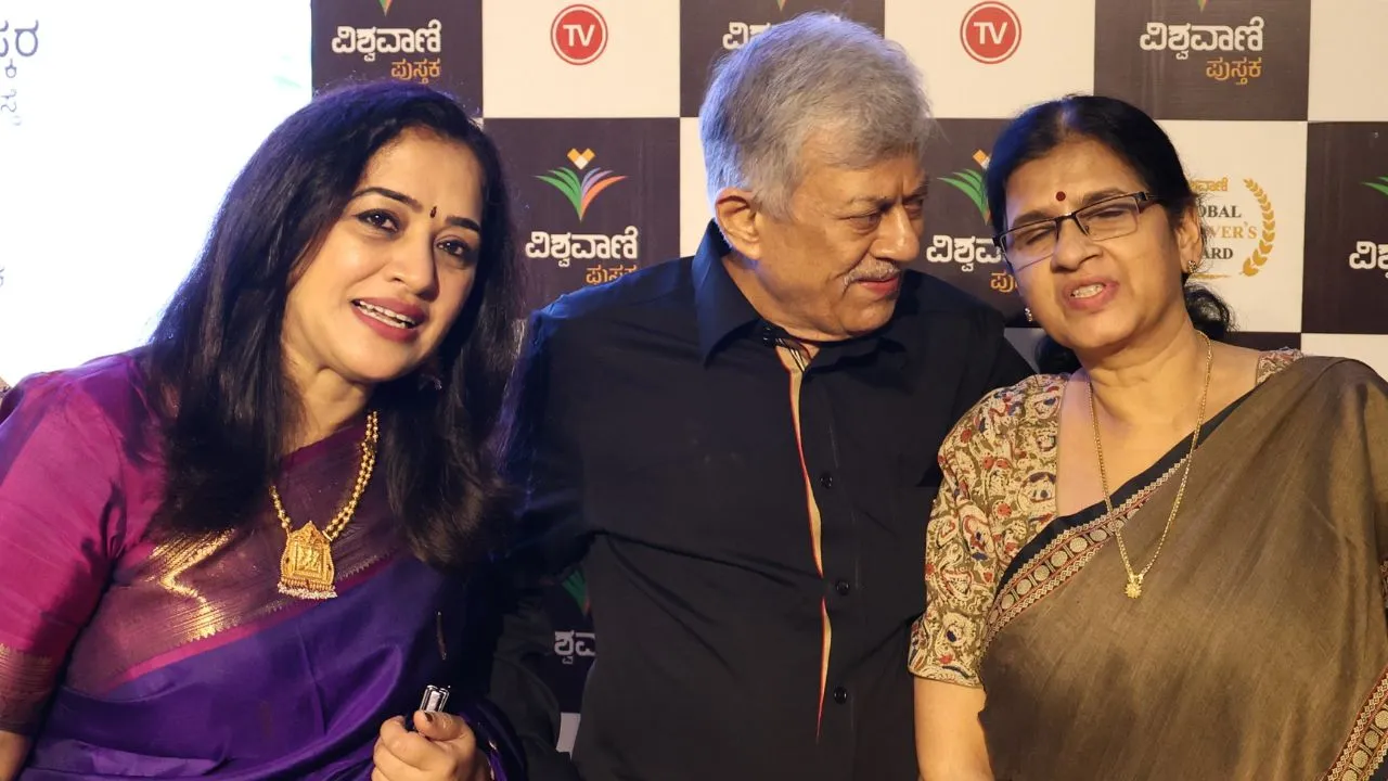 Special Photo Gallery: ವಿಶ್ವವಾಣಿ ಪುಸ್ತಕ ಬಿಡುಗಡೆ ಸಮಾರಂಭ; ಅನಂತನಾಗ್ ಜತೆ ಅಭಿಮಾನಿಗಳು! - Image 88