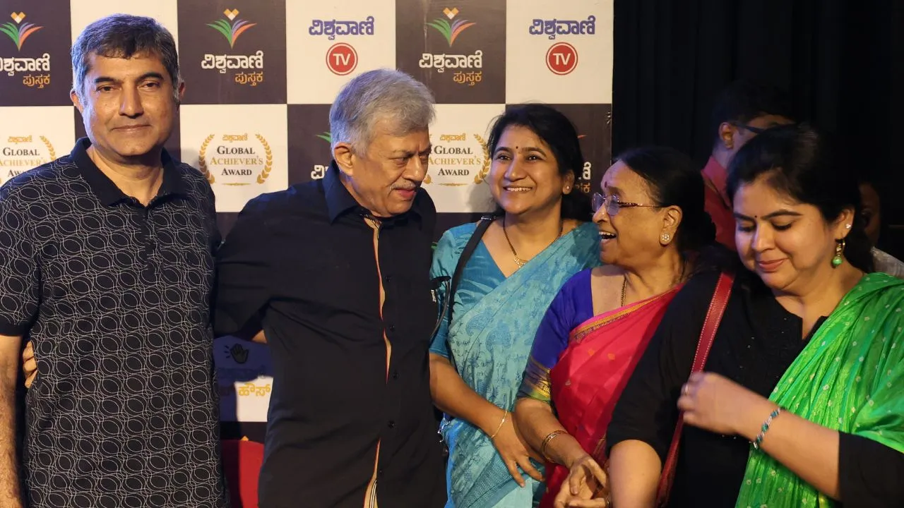 Special Photo Gallery: ವಿಶ್ವವಾಣಿ ಪುಸ್ತಕ ಬಿಡುಗಡೆ ಸಮಾರಂಭ; ಅನಂತನಾಗ್ ಜತೆ ಅಭಿಮಾನಿಗಳು! - Image 93