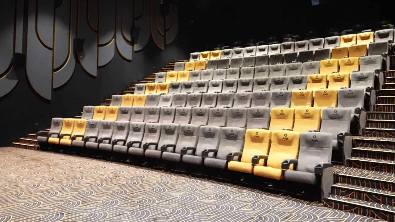 ಬೆಂಗಳೂರಿನ ಕಪಾಲಿ ಟಾಕೀಸ್‌ ಜಾಗದಲ್ಲಿ ತಲೆ ಎತ್ತಿದ ಮಹೇಶ್‌ ಬಾಬು ಒಡೆತನದ AMB ಸಿನಿಮಾಸ್;‌ ಮೊದಲ ದಿನ ಯಾವ ಭಾಷೆಯ ಸಿನಿಮಾಗಳಿಗೆ ಜಾಸ್ತಿ ಶೋ? - Image 2