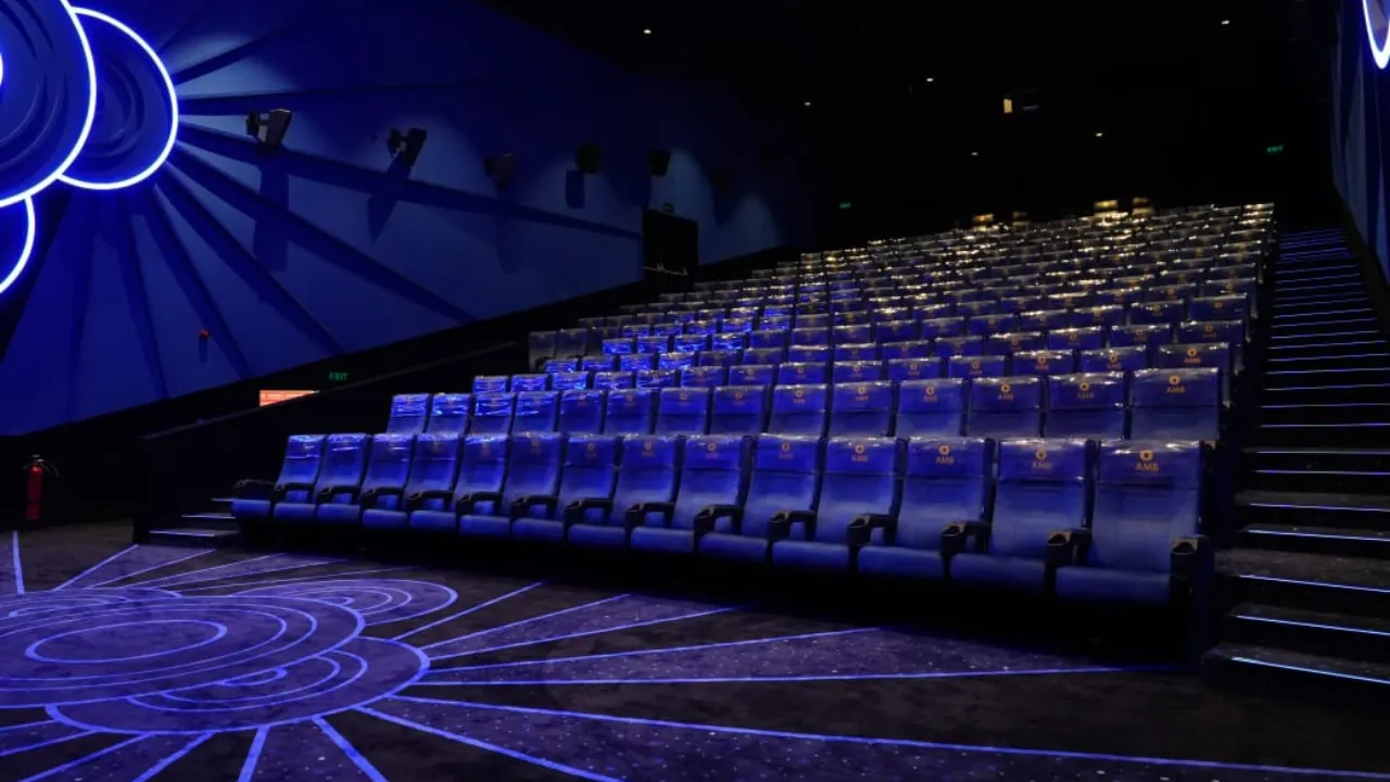 ಬೆಂಗಳೂರಿನ ಕಪಾಲಿ ಟಾಕೀಸ್‌ ಜಾಗದಲ್ಲಿ ತಲೆ ಎತ್ತಿದ ಮಹೇಶ್‌ ಬಾಬು ಒಡೆತನದ AMB ಸಿನಿಮಾಸ್;‌ ಮೊದಲ ದಿನ ಯಾವ ಭಾಷೆಯ ಸಿನಿಮಾಗಳಿಗೆ ಜಾಸ್ತಿ ಶೋ? - Image 5