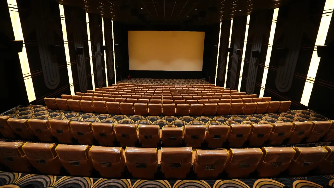 ಬೆಂಗಳೂರಿನ ಕಪಾಲಿ ಟಾಕೀಸ್‌ ಜಾಗದಲ್ಲಿ ತಲೆ ಎತ್ತಿದ ಮಹೇಶ್‌ ಬಾಬು ಒಡೆತನದ AMB ಸಿನಿಮಾಸ್;‌ ಮೊದಲ ದಿನ ಯಾವ ಭಾಷೆಯ ಸಿನಿಮಾಗಳಿಗೆ ಜಾಸ್ತಿ ಶೋ? - Image 7