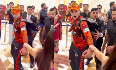 IPL 2026: ಅಭಿಷೇಕ್‌ ಶರ್ಮಾ ಕೈ ಹಿಡಿದು ಎಳೆದ ಯುವತಿ!