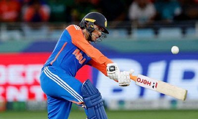 ಕ್ಯಾಲೆಂಡರ್ ವರ್ಷದಲ್ಲಿ 100 ಸಿಕ್ಸರ್‌ ಬಾರಿಸಿದ ಅಭಿಷೇಕ್‌ ಶರ್ಮ