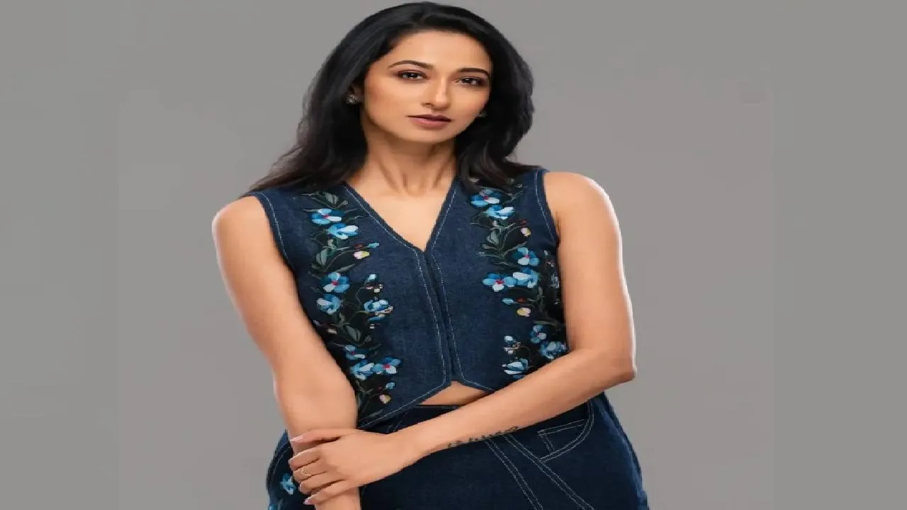 Star Fashion 2026: ಡೆನಿಮ್‌ ಕೋ ಆರ್ಡ್ ಸ್ಕರ್ಟ್‌ನಲ್ಲಿ ರಾಧಿಕಾ ನಾರಾಯಣ್‌ ಸ್ಟೈಲಿಶ್‌ ಲುಕ್‌ - Image 2