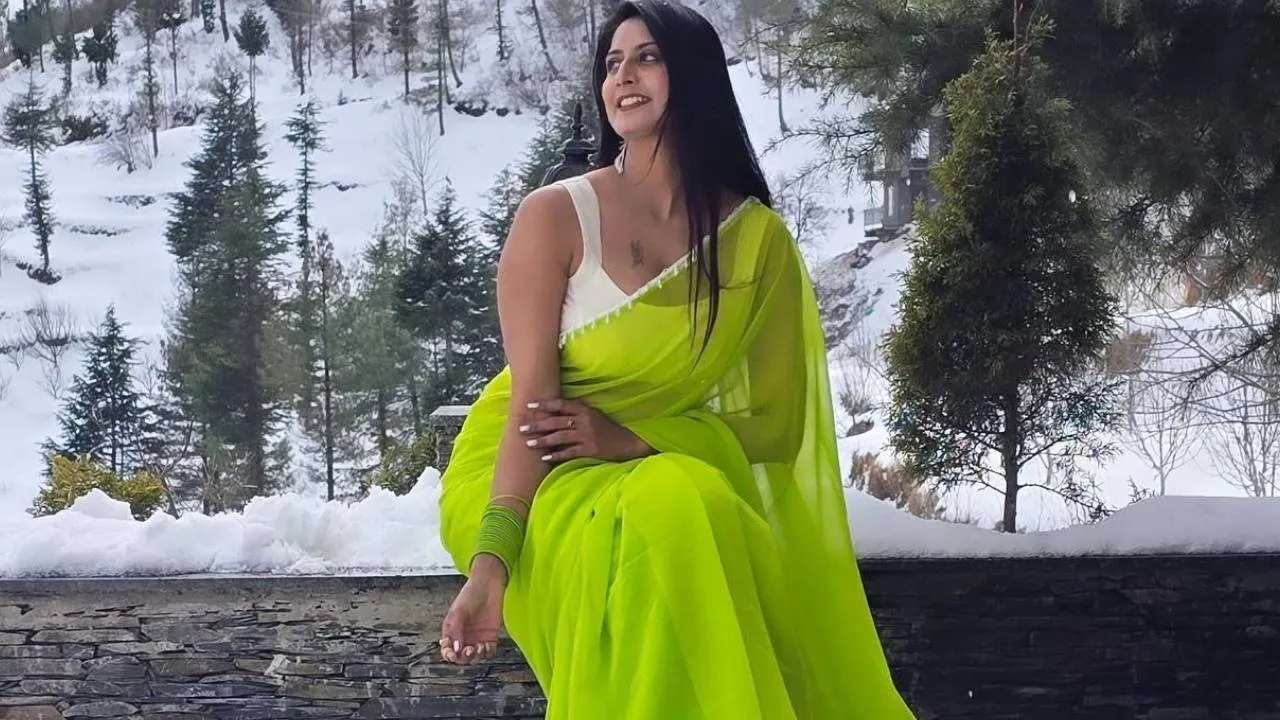 Star Fashion 2026: ಸೀರೆಯುಟ್ಟು ಹಿಮ ರಾಶಿಯ ನಡುವೆ ಸಂಭ್ರಮಿಸಿದ ಶುಭಾ ರಕ್ಷಾ - Image 1