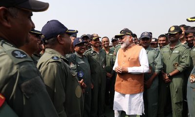 ಆದಂಪುರ ವಾಯುನೆಲೆಗೆ  ಮೋದಿ ಭೇಟಿ; ಯೋಧರ ಜೊತೆ ಸಂವಾದ