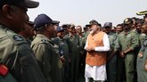 ಆದಂಪುರ ವಾಯುನೆಲೆಗೆ  ಮೋದಿ ಭೇಟಿ; ಯೋಧರ ಜೊತೆ ಸಂವಾದ