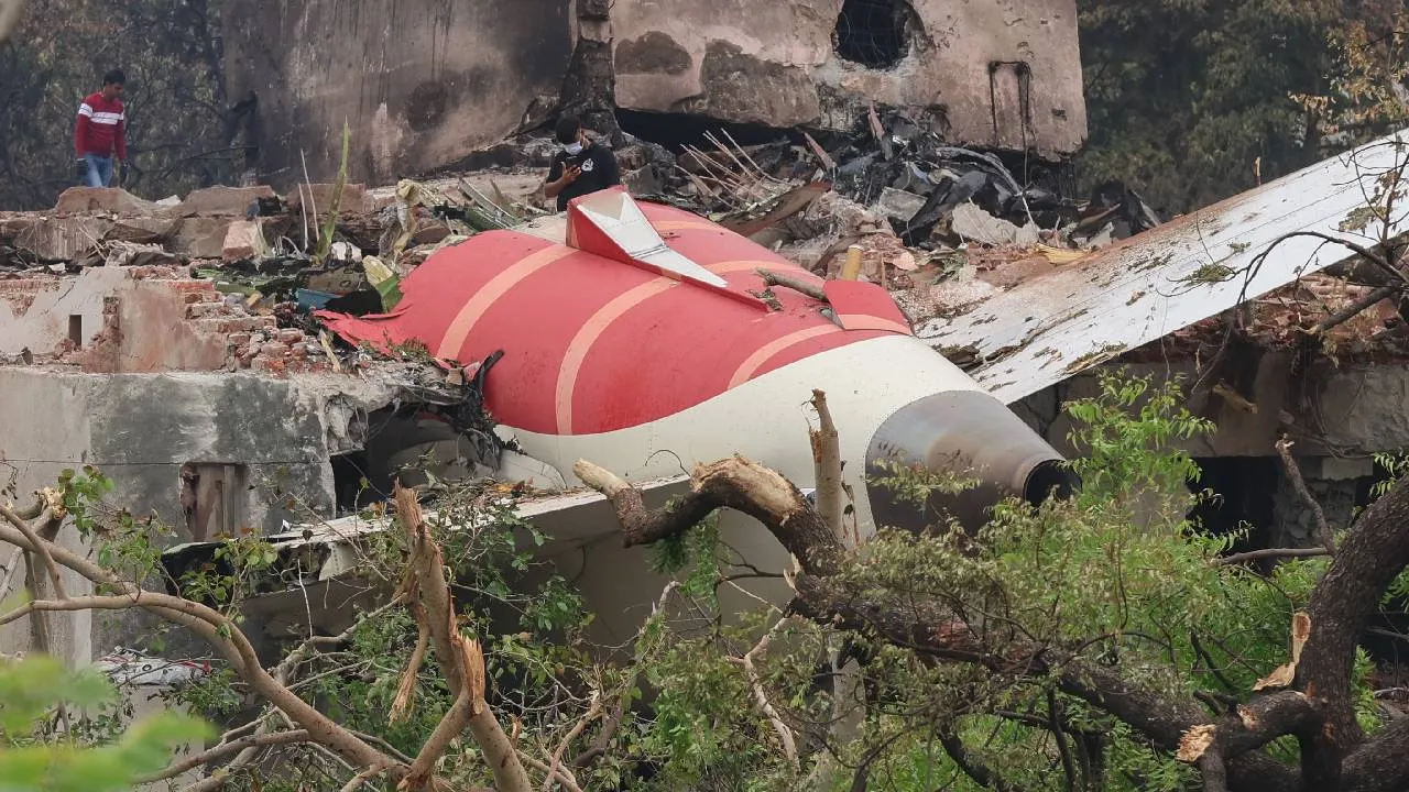 ವರ್ಷದ ಹಿಂದೆ ವಿಮಾನ ದುರಂತದಲ್ಲಿ ಮಗ ಸಾವು; ಈಗ ಏರ್ ಇಂಡಿಯಾ ಅಪಘಾತದಲ್ಲಿ ತಂದೆ-ತಾಯಿ ಬಲಿ