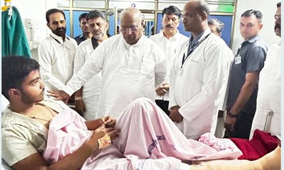 ವಿಮಾನ ದುರಂತ: ಗಾಯಾಳುಗಳ ಆರೋಗ್ಯ ವಿಚಾರಿಸಿದ ಕಾಂಗ್ರೆಸ್ ನಾಯಕರು