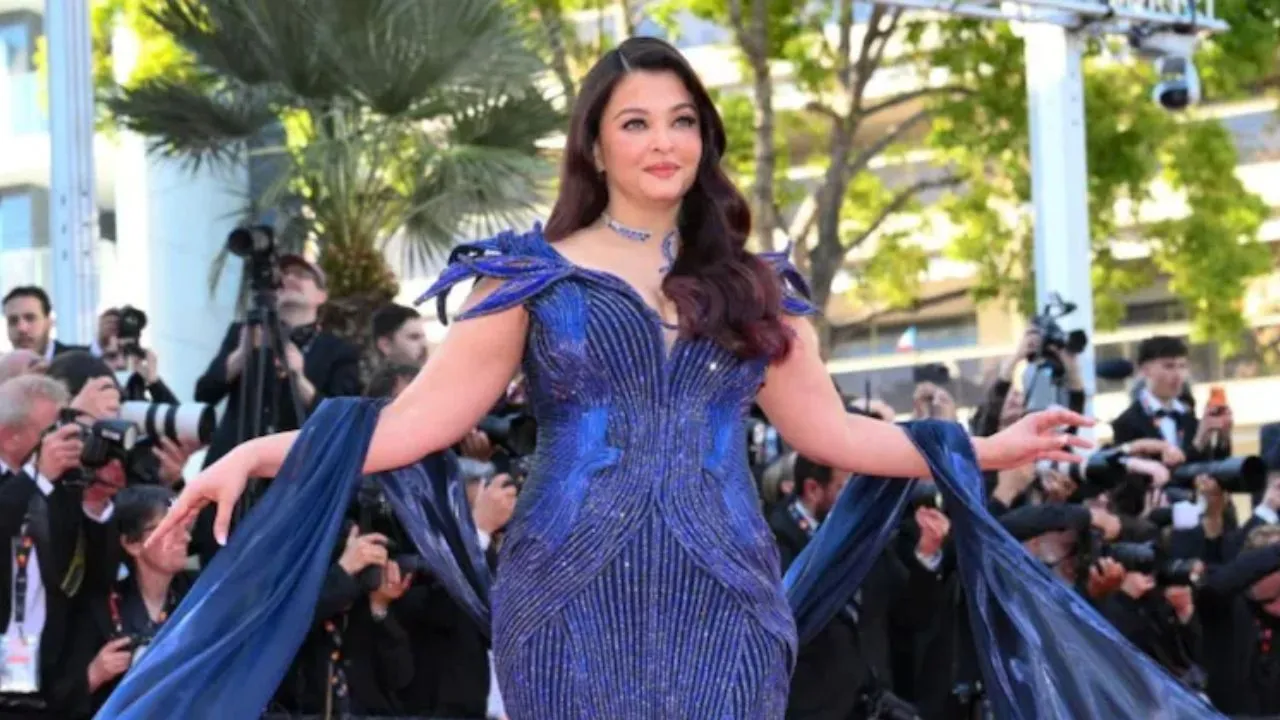 Aishwarya Rai: ಮಗಳು ಆರಾಧ್ಯ ಜೊತೆಗೆ ರೆಡ್ ಕಾರ್ಪೆಟ್  ಮೇಲೆ ಮಿಂಚಿದ ಐಶ್ವರ್ಯಾ ರೈ!