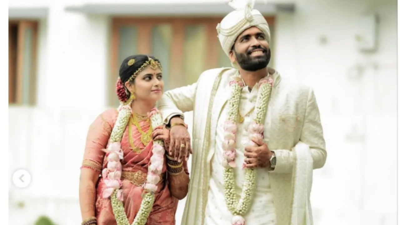 Aishwarya Rangarajan: ವೈವಾಹಿಕ ಜೀವನಕ್ಕೆ ಕಾಲಿಟ್ಟ ಗಾಯಕಿ ಐಶ್ವರ್ಯ ರಂಗರಾಜನ್;  ಫೋಟೋಸ್‌ ವೈರಲ್‌ - Image 4