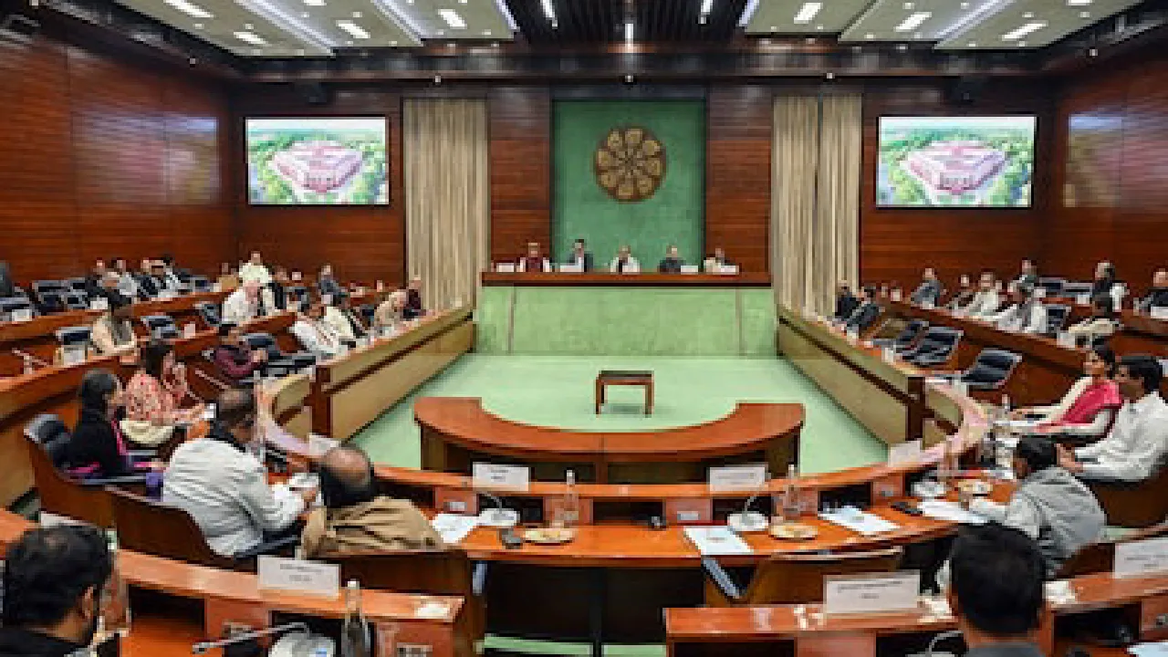 "ಭಾರತದಲ್ಲಿ ಇಂಧನದ ಸಮಸ್ಯೆಯಿಲ್ಲ"; ಸರ್ವಪಕ್ಷ ಸಭೆಯಲ್ಲಿ ಸರ್ಕಾರದಿಂದ ಭರವಸೆ