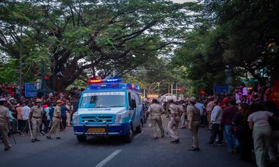 ಸಂಭ್ರಮದಿಂದ ಸಮಾಧಿಯವರೆಗೆ...