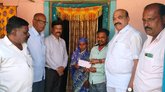 ರಸ್ತೆ ಅಪಘಾತದಲ್ಲಿ ಮೃತಪಟ್ಟ ಕುಟುಂಬಸ್ಥರಿಗೆ ಸಹಾಯಧನ ಚೆಕ್ ವಿತರಣೆ