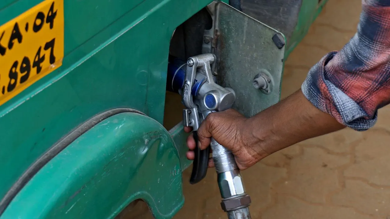 Auto LPG shortage: ಬೆಂಗಳೂರಿನಲ್ಲಿ ಎಲ್‌ಪಿಜಿಗೆ ಹಾಹಾಕಾರ; ಬಂಕ್‌ಗಳ ಮುಂದೆ ಕಿ.ಮೀ.ಗಟ್ಟಲೇ ಆಟೋಗಳ ಕ್ಯೂ! - Image 9