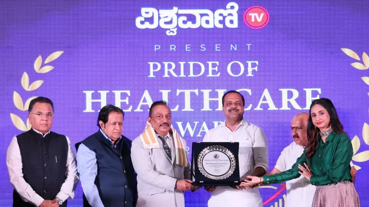 ರಾಜ್ಯದ ಸಾಧಕ ವೈದ್ಯರಿಗೆ ವಿಶ್ವವಾಣಿ ಟಿವಿಯ ‘ಪ್ರೈಡ್ ಆಫ್ ಹೆಲ್ತ್‌ಕೇರ್ʼ ಅವಾರ್ಡ್; Photo Gallery ಇಲ್ಲಿದೆ - Image 12