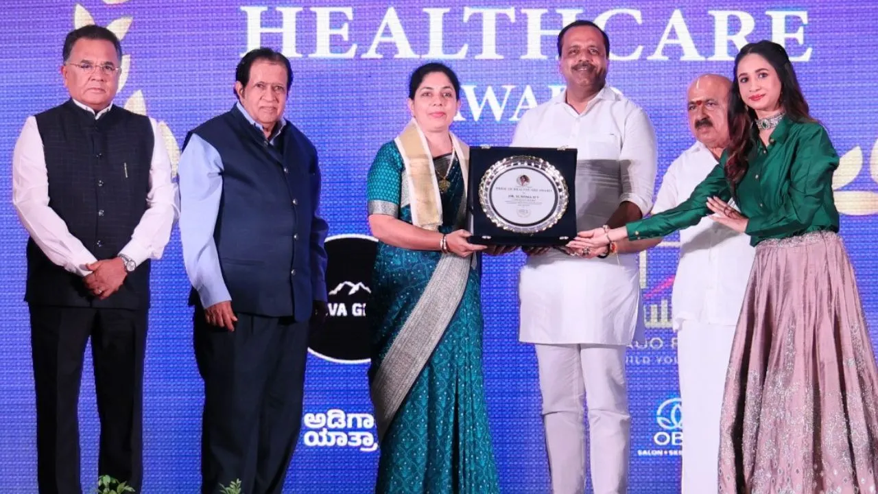 ರಾಜ್ಯದ ಸಾಧಕ ವೈದ್ಯರಿಗೆ ವಿಶ್ವವಾಣಿ ಟಿವಿಯ ‘ಪ್ರೈಡ್ ಆಫ್ ಹೆಲ್ತ್‌ಕೇರ್ʼ ಅವಾರ್ಡ್; Photo Gallery ಇಲ್ಲಿದೆ - Image 15