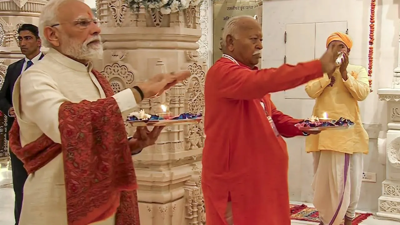 Ayodhya Ram Mandir: ರಾಮಮಂದಿರದಲ್ಲಿ ಧರ್ಮ ಧ್ವಜಾರೋಹಣ- ಐತಿಹಾಸಿಕ ಕ್ಷಣದ ಫೋಟೋಗಳು ಇಲ್ಲಿವೆ! - Image 8