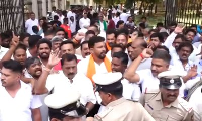 ಟಿ.ನರಸೀಪುರ ಠಾಣೆ ಮುಂದೆ BJP ಪ್ರತಿಭಟನೆ; ಇನ್ಸ್‌ಪೆಕ್ಟರ್‌ ಕ್ಷಮೆಗೆ ಪಟ್ಟು