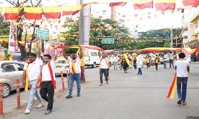 ರಾಜ್ಯೋತ್ಸವದ ಪ್ರಯುಕ್ತ ಒಂದು ಕಿ.ಮೀ ಉದ್ದ ಕನ್ನಡ ಧ್ವಜದ ಮೆರವಣಿಗೆ