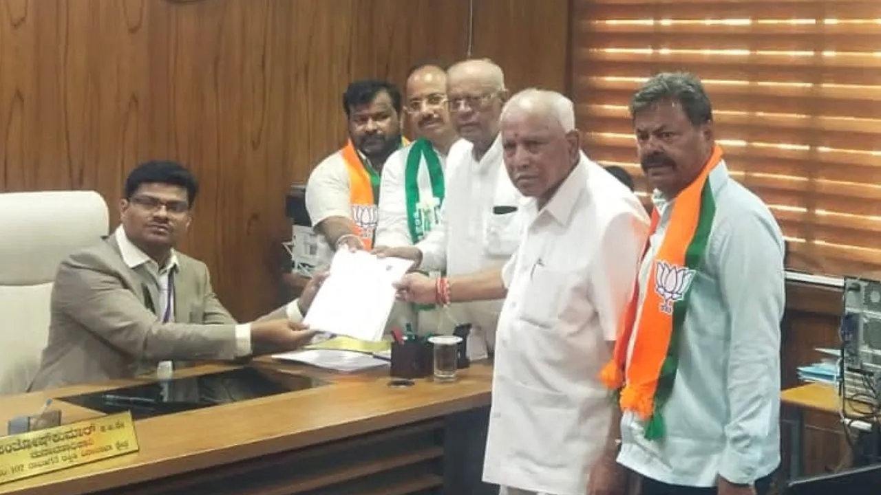 Karnataka bypolls: ಎರಡೂ ಕ್ಷೇತ್ರಗಳಲ್ಲಿ ಬಿಜೆಪಿ ಗೆಲ್ಲಿಸಿ, ಕಾಂಗ್ರೆಸ್ಸಿಗೆ ತಕ್ಕ ಪಾಠ ಕಲಿಸಿ: ಬಿ.ಎಸ್‌. ಯಡಿಯೂರಪ್ಪ ಕರೆ