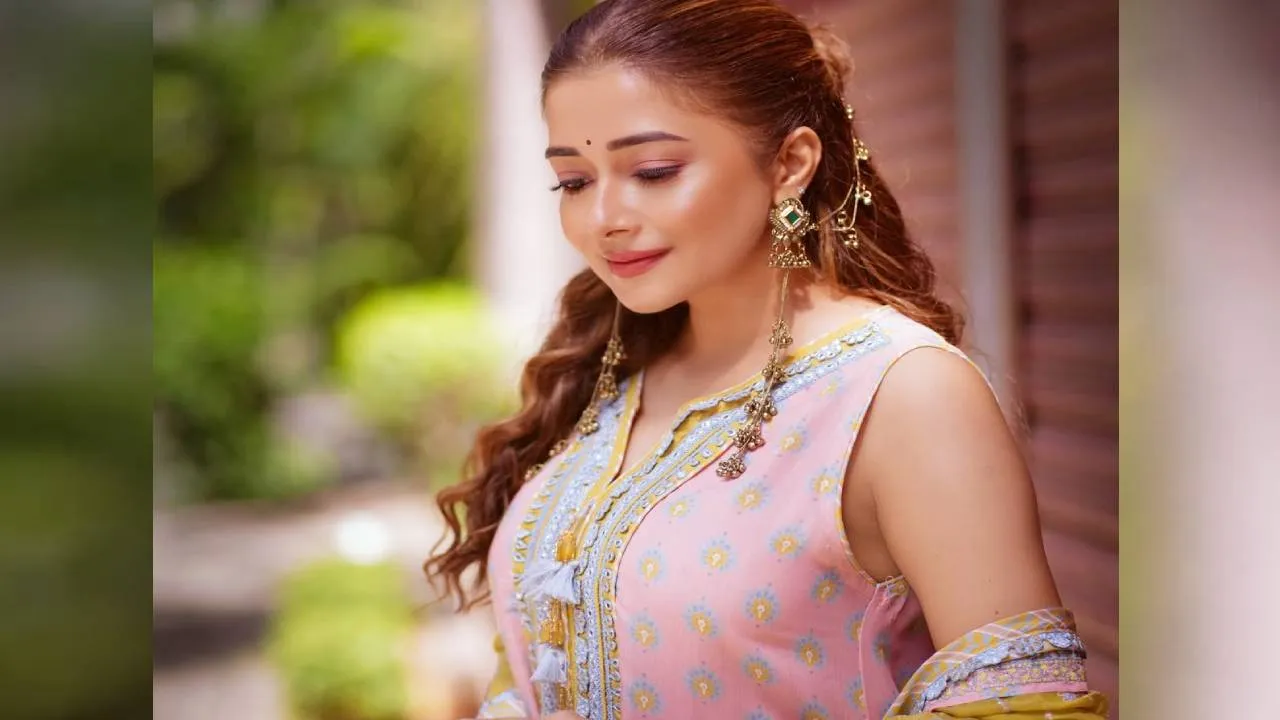 Baahubali style Kashmiri jhumka earrings