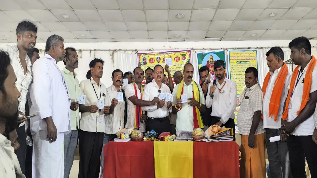 Bagepally News: ಅಡಿಗೆ ಕಾರ್ಮಿಕರಿಗೆ ಕಾರ್ಮಿಕ ಇಲಾಖೆ ವತಿಯಿಂದ 200 ಕಾರ್ಡ್ ವಿತರಣೆ