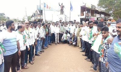 ಅಜಯ್ ಸಿಂಗ್‌ಗೆ ಸಚಿವ ಸ್ಥಾನ: ಪಟಾಕಿ ಸಿಡಿಸಿ ಸಿಹಿ ಹಂಚಿದ ಕಾರ್ಯಕರ್ತರು