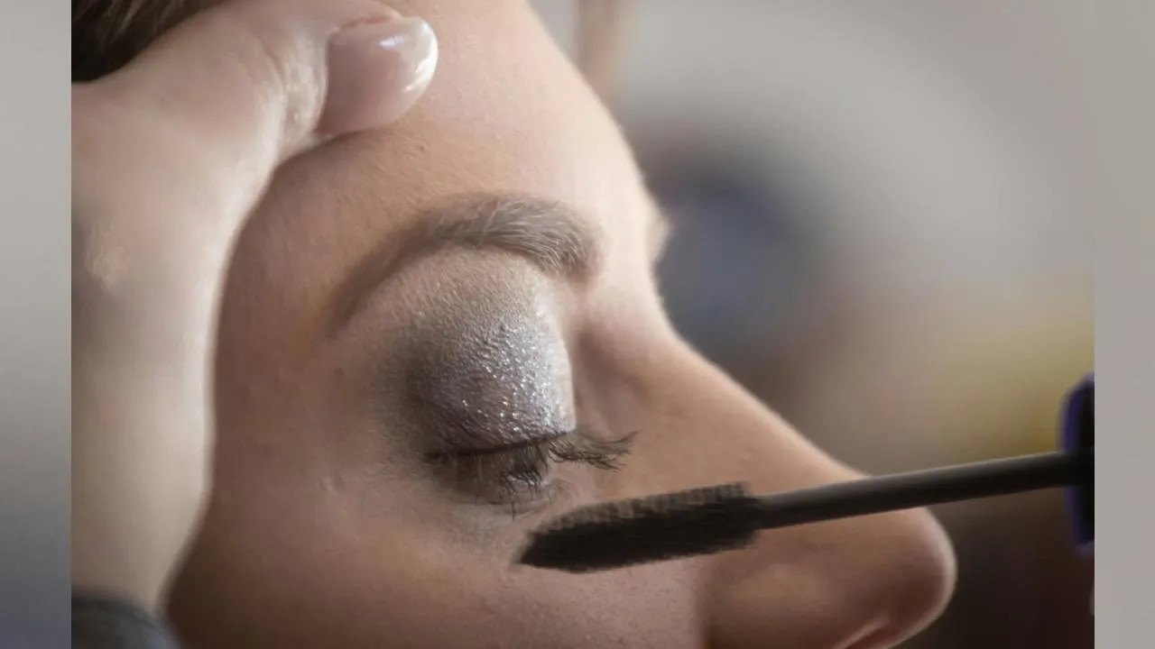 Beauty Trend 2025: ಕಂಗಳ ಕಾಂತಿ ಹೆಚ್ಚಿಸುವ ಮಸ್ಕರಾ ಸೀಕ್ರೇಟ್ಸ್ - Image 1