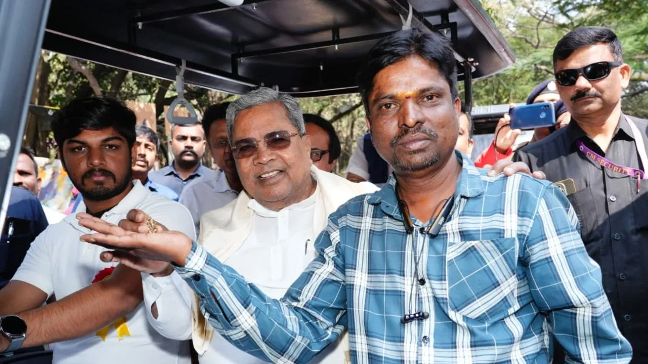Chitrasanthe 2026: ಬೆಂಗಳೂರಿನಲ್ಲಿ 23ನೇ ಚಿತ್ರಸಂತೆ ಉದ್ಘಾಟಿಸಿದ ಸಿಎಂ ಸಿದ್ದರಾಮಯ್ಯ; ಫೋಟೊಗಳು ಇಲ್ಲಿವೆ - Image 5
