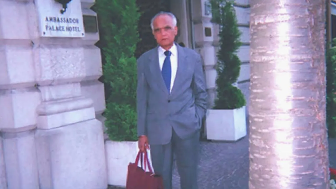 SL Bhyrappa:  ನೀವೆಂದೂ ನೋಡಿರದ ಭೈರಪ್ಪ ಅವರ  ಬದುಕಿನ ಅಪರೂಪದ ಫೋಟೋಗಳು ಇಲ್ಲಿವೆ - Image 1