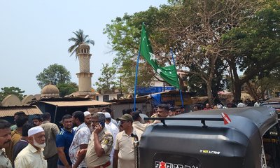 ಮುಸ್ಲಿಂ ಧ್ವಜ ತೆರವು: ಉದ್ರಿಕ್ತ ಪರಿಸ್ಥಿತಿ ನಿರ್ಮಾಣ