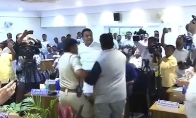 ಕೆಡಿಪಿ ಸಭೆಯಲ್ಲಿ ಕೈ ಕೈ ಮಿಲಾಯಿಸಿದ ಬಿಜೆಪಿ ಶಾಸಕ- ಕಾಂಗ್ರೆಸ್‌ ಎಂಎಲ್‌ಸಿ!