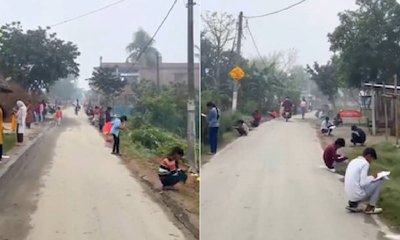 ರಸ್ತೆಬದಿಯಲ್ಲೇ ಪರೀಕ್ಷೆ ಬರೆಯುತ್ತಿರುವ ವಿದ್ಯಾರ್ಥಿಗಳು!