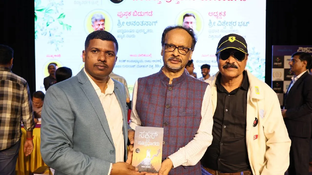 ವಿಶ್ವವಾಣಿ ಪುಸ್ತಕ ಬಿಡುಗಡೆ ಸಮಾರಂಭ; ವಿಶ್ವೇಶ್ವರ ಭಟ್ ಜತೆ ಅಭಿಮಾನಿಗಳು! - Image 12