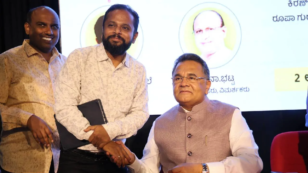 ವಿಶ್ವವಾಣಿ ಪುಸ್ತಕ ಬಿಡುಗಡೆ ಸಮಾರಂಭ; ವಿಶ್ವೇಶ್ವರ ಭಟ್ ಜತೆ ಅಭಿಮಾನಿಗಳು! - Image 15