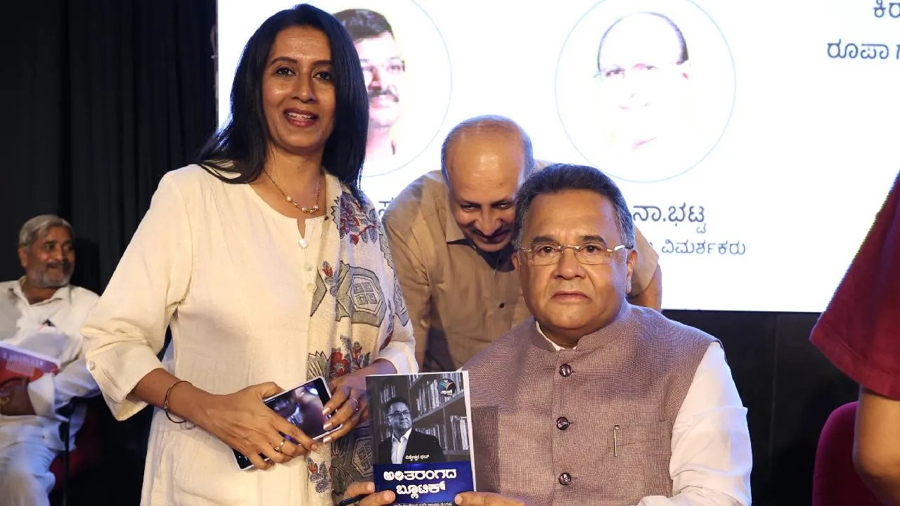 ವಿಶ್ವವಾಣಿ ಪುಸ್ತಕ ಬಿಡುಗಡೆ ಸಮಾರಂಭ; ವಿಶ್ವೇಶ್ವರ ಭಟ್ ಜತೆ ಅಭಿಮಾನಿಗಳು! - Image 5