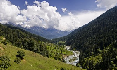 ಪ್ರವಾಸ ತಾಣಗಳ ಅಭಿವೃದ್ಧಿ, ವಿದೇಶ ಪ್ರಯಾಣ ಅಗ್ಗ